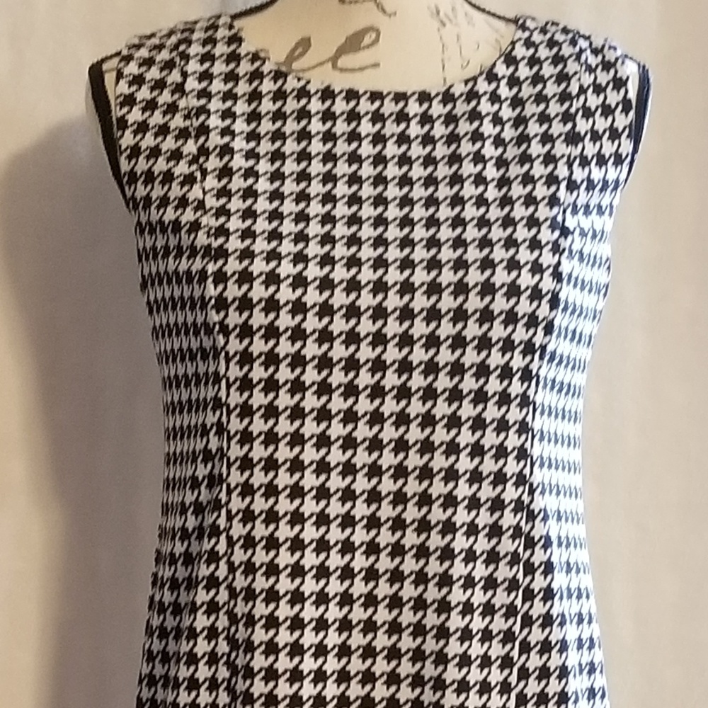 Houndstooth print sheath, lined Any season!!!
